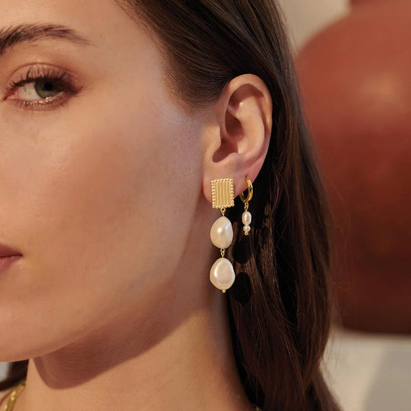 murkani aphrodite goddess hanging pearl medium earrings gold APYE06