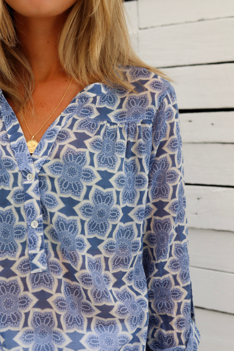 ivy & isabel asha shirt santorini print