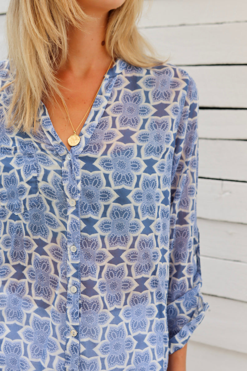 ivy & isabel caprice shirt santorini print