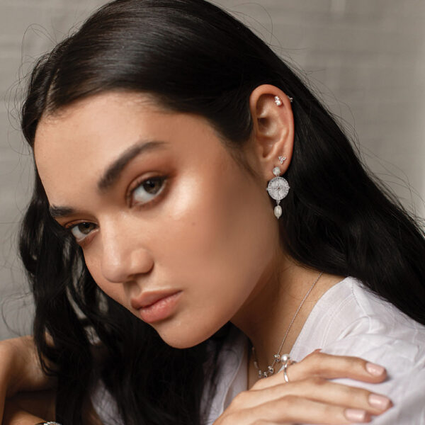 murkani hanging disc pearl earrings silver MKILSE07