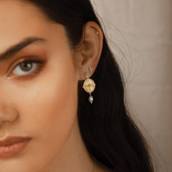 murkani hanging disc pearl earrings gold