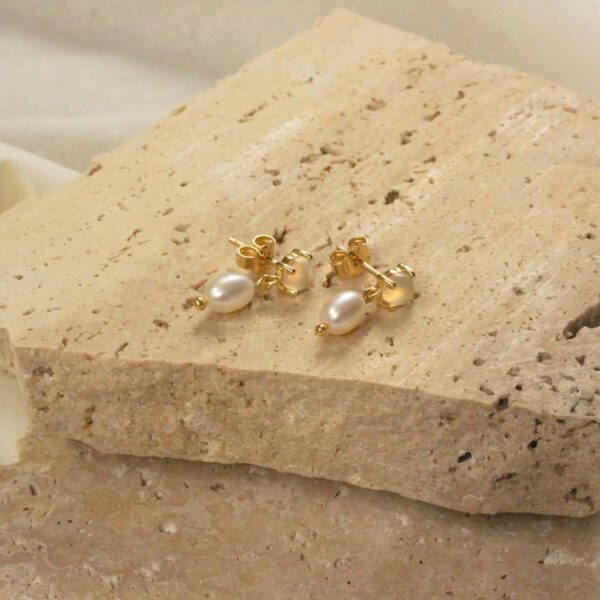 murkani into the light small pearl earrings gold