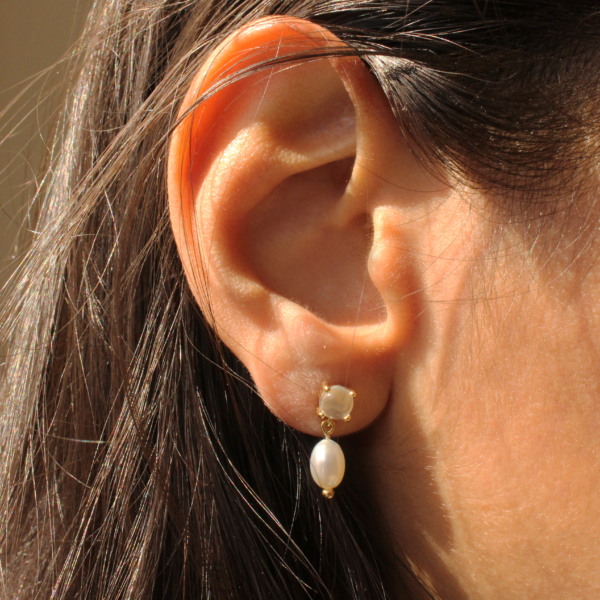 murkani into the light small pearl earrings gold